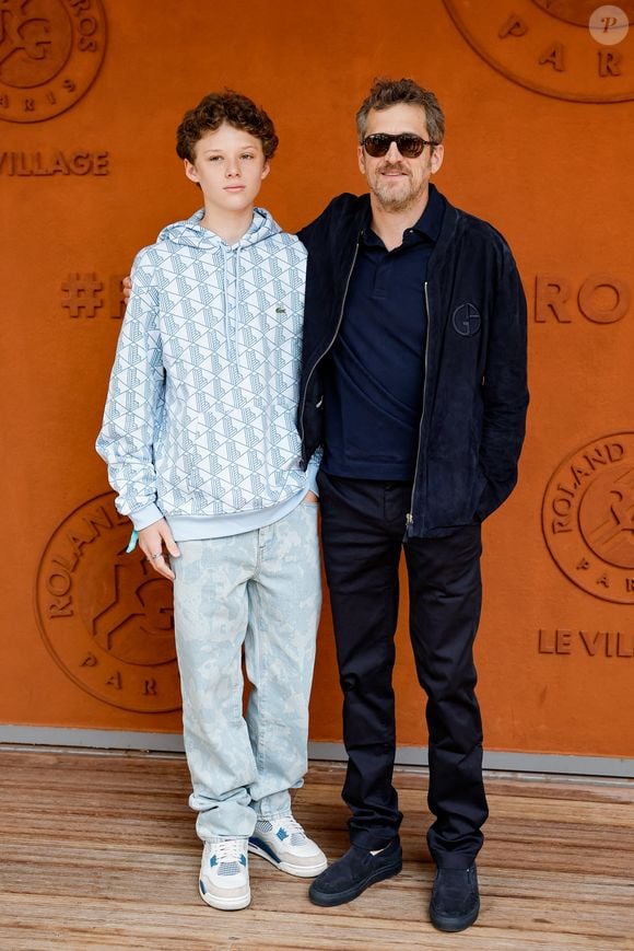 Guillaume Canet et son fils Marcel au village lors des Internationaux de France de Tennis de Roland Garros 2025, à Paris, France, le 8 juin 2025. © Cyril Moreau/Bestimage