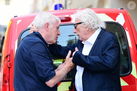 Luis Fernandez et Jacques Vendroux aux arrivées des Obsèques de Bernard Lacombe en l'église Saint-Louis de Fontaines-sur-Saône près de Lyon, France, le 25 juin 2025. © Romain Doucelin/Bestimage