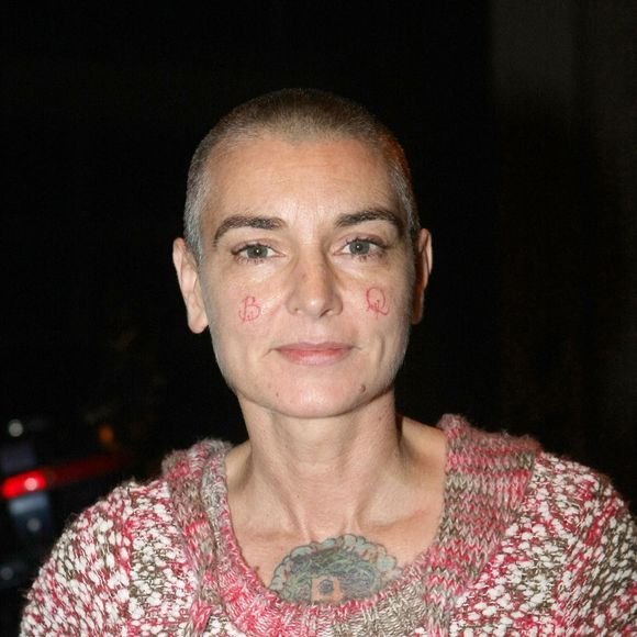Il y a bientôt deux ans, Sinéad O'Connor décédait à l'âge de 56 ans.

Sinéad O'Connor au "Late Show" pour discuter avec Ryan Tubridy, à Dublin.