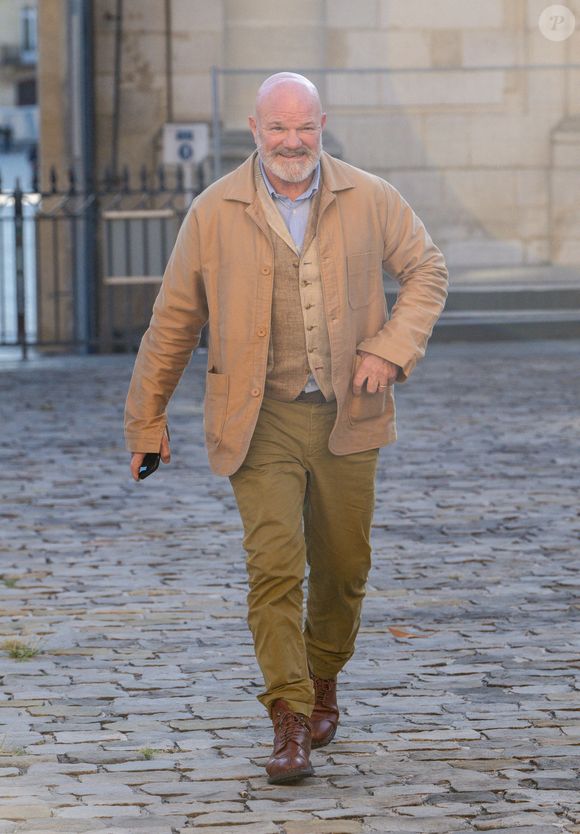 Le chef Philippe Etchebest participe au petit-Déjeuner des les partenaires de la 3ème édition du Festival Bon (du 13 au 19 octobre) à la mairie de Bordeaux, France, le 18 septembre 2025. © Jean-Bernard Nadeau/Bestimage