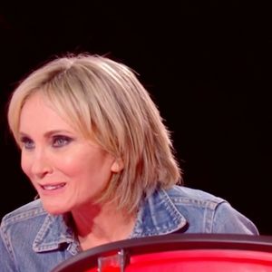 Patricia Kaas sur le plateau de "The Voice" lors des auditions à l'aveugle ce samedi 8 février 2025. (Capture d'écran - The Voice - TF1).
