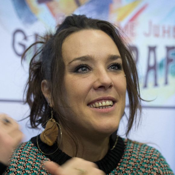 La chanteuse française ZAZ (Isabelle Geffoy) parle avec des journalistes lors de l'interview pour l'agence de presse tchèque avant le concert Effet Miroir à Prague, en République tchèque, le 19 février 2019. Photo by Katerina Sulova/CTK Photo/ABACAPRESS.COM