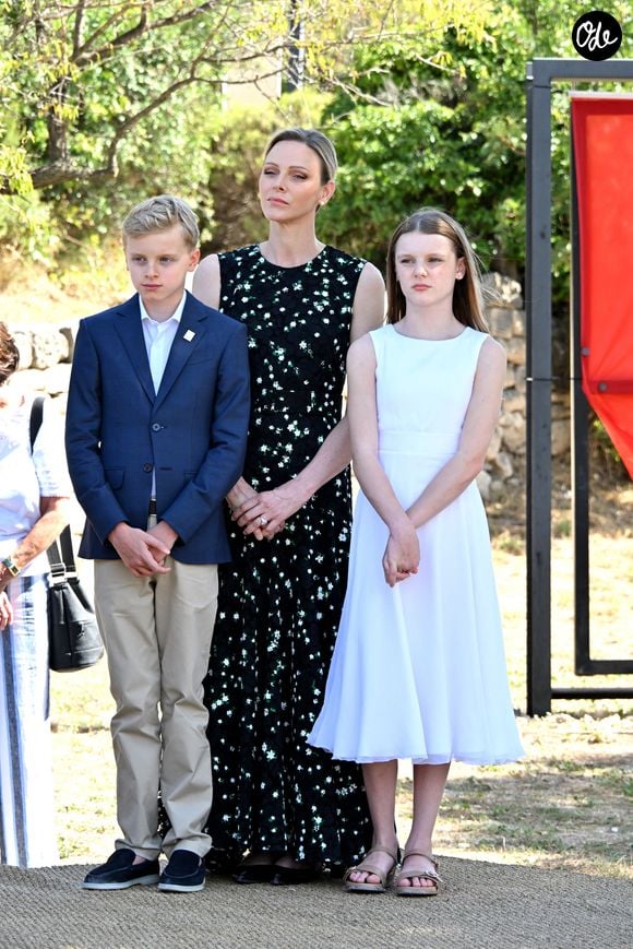 Le prince Albert II de Monaco, la princesse Charlène de Monaco, le prince Jacques de Monaco, marquis des Baux et la princesse Gabriella de Monaco lors de leur visite officielle aux Baux-de-Provence, France, le 5 septembre 2026. © Bruno Bebert/Bestimage