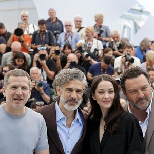 Le réalisateur Guillaume Canet, Leonardo Sbaraglia, Marion Cotillard and Denis Ménochet au photocall du film "Karma" lors du 79ème Festival International du Film de Cannes (12 - 23 mai 2026), le 16 mai 2026. 
© Jacovides / Moreau / Bestimage