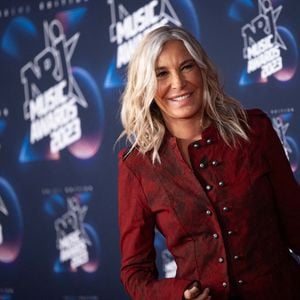 Zazie assiste au tapis rouge des NRJ Music Awards 2023, au Palais des Festivals, à Cannes, le 10 novembre 2023.