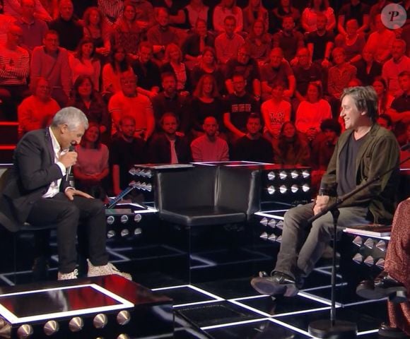 Emma Peters, Nagui et Thomas Dutronc sur le plateau de Taratata - France 2 (Capture d'écran).