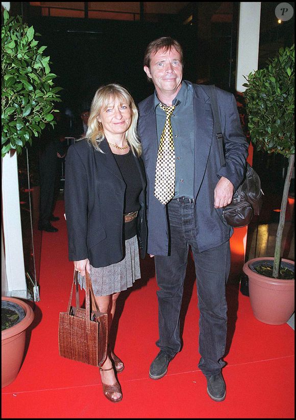 Interrogée à ce sujet par Gala, la veuve du chanteur a brièvement évoqué cette histoire de famille

Pierre Bachelet et sa femme à Paris.
Crédit : RINDOFF-BORDE / BESTIMAGE