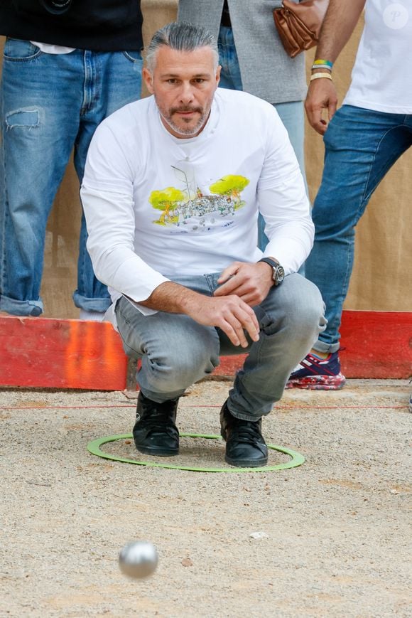 Les Chefs à Saint-Tropez fêtent les producteurs 2025 - Les Chefs et les producteurs se retrouvent sur la place des Lices à Saint-Tropez, le 4 mai 2025. Pétanque des Chefs ... Le chef Glenn Viel. ©Jean-Marc Lhomer / Bestimage.