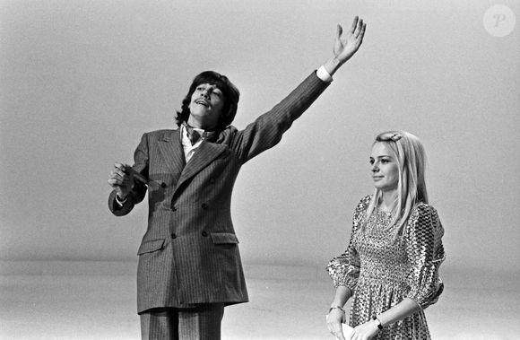 Allemagne 1969 : le chanteur Antoine et France Gall. Photo par DPA/ABACAPRESS.COM