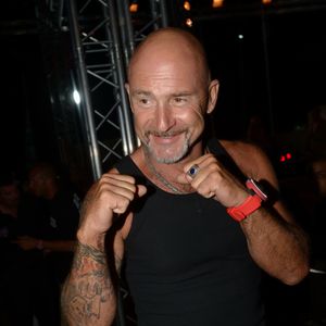 Vincent Lagaf' - Soiree "FIGHT NIGHT" a Saint-Tropez, le 4 aout 2013. Cette soirée unique est la première rencontre poings-pieds avec les plus grands noms du Kick-Boxing et du Pro-Fight, sur le ring installé à la Citadelle de Saint-Tropez. Parrainé par M. Drucker, cet événement aura également une dimension caritative. Il permettra en effet de soutenir une structure particulièrement engagée auprès des seniors de Saint-Tropez : la Maison des Aînés «Louis Hanrigou».