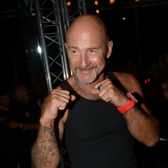 Vincent Lagaf' - Soiree "FIGHT NIGHT" a Saint-Tropez, le 4 aout 2013. Cette soirée unique est la première rencontre poings-pieds avec les plus grands noms du Kick-Boxing et du Pro-Fight, sur le ring installé à la Citadelle de Saint-Tropez. Parrainé par M. Drucker, cet événement aura également une dimension caritative. Il permettra en effet de soutenir une structure particulièrement engagée auprès des seniors de Saint-Tropez : la Maison des Aînés «Louis Hanrigou».