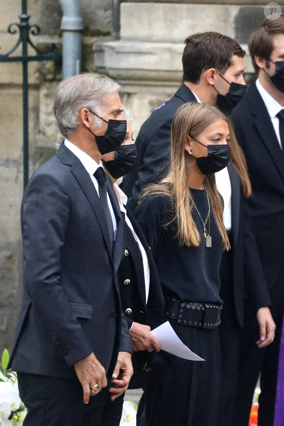 Paul Belmondo, Stella Belmondo - Obsèques de Jean-Paul Belmondo en l'église Saint-Germain-des-Prés, à Paris le 10 septembre 2021. © Dominique Jacovides / Bestimage