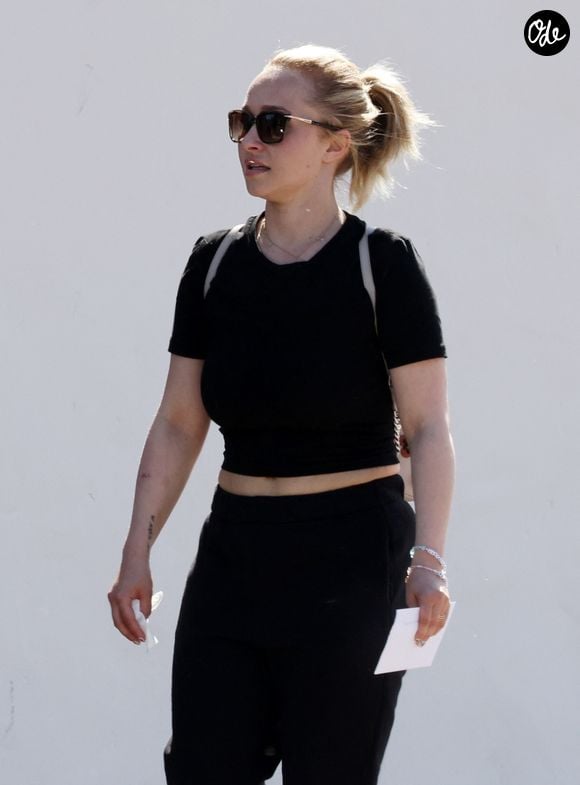 Récemment, l’actrice avait publiquement évoqué ses addictions et la perte de son frère.

Hayden Panettiere va s'acheter une paire de lunettes avec un ami à Malibu le 7 avril 2022. 

Backgrid USA / Bestimage