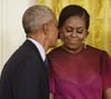 Un couple super puissant serait-il sur le point de divorcer ?
L'ancien président Barack Obama parle à sa femme Michelle Obama alors qu'ils dévoilent leurs portraits officiels dans la salle Est de la Maison Blanche à Washington, DC, USA. Photo by Bonnie Cash/UPI/ABACAPRESS.COM