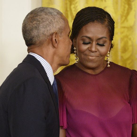 Un couple super puissant serait-il sur le point de divorcer ?

L'ancien président Barack Obama parle à sa femme Michelle Obama alors qu'ils dévoilent leurs portraits officiels dans la salle Est de la Maison Blanche à Washington, DC, USA. Photo by Bonnie Cash/UPI/ABACAPRESS.COM
