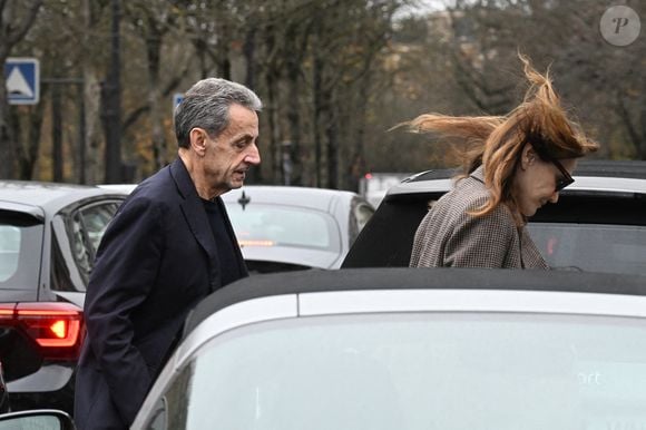 Le procès de l'ancien président français va se dérouler au printemps prochain.

Nicolas Sarkozy et sa femme Carla Bruni vont déjeuner au restaurant Le Flandrin à Paris le lendemain de la sortie de prison de l'ancien président le 11 novembre 2025. Photo par Agence / Bestimage