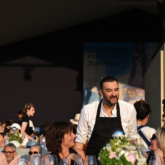 Le chef Cyril Lignac dans l'espace VIP, le Pavillon Eiffel, lors de la 12ème édition Longines Paris Eiffel Jumping au pied de la Tour Eiffel sur le Champ-de-Mars à Paris, France, le 20 juin 2026. © Perusseau-Veeren/Bestimage