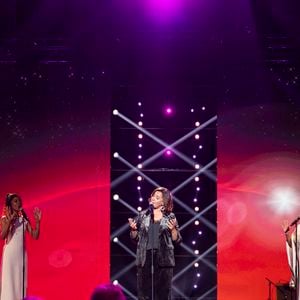 Exclusif - Chimene Badi et ses choristes - Enregistrement de l'émission "La fête de la chanson française" à Paris, présentée par L.Thilleman et A.Manoukian, et diffusée le 20 décembre sur France 3
© Pierre Perusseau / Bestimage