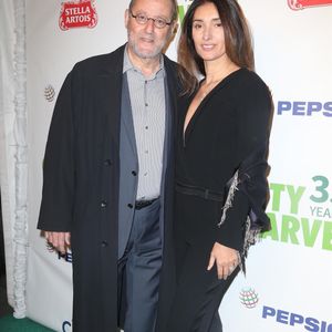 Où sa femme aime prendre soin de l'oliveraie,

Jean Reno et sa femme Zofia Borucka au 35ème gala annuel City Harvest à New York, le 24 avril 2018 
©Backgrid USA / Bestimage