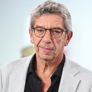 Michel Cymes (69 ans) a partagé avec sa communauté une expérience vécue lors d'une sortie à vélo. 

Exclusif - Michel Cymes - Enregistrement de l'émission "Vivement dimanche" aux studios Rive Gauche, présentée par M.Drucker  Guillaume Gaffiot/Bestimage
