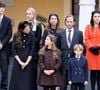 Le reste de la famille Grimaldi a également répondu présent, avec Charlotte Casighari et ses enfants ainsi qu'Andrea Casighari entouré de sa femme et ses enfants, 

Charlotte Casiraghi et ses enfants Raphaël Elmaleh,  Balthazar Rassam, Tatiana Santo Domingo, Andrea Casiraghi, leurs enfants India et Maximilian, Mélanie-Antoinette de Massy - La famille princière monégasque dans la cour d'honneur du palais lors de la la fête nationale à Monaco le 19 novembre 2025. © Dominique Jacovides - Bruno Bebert / Bestimage