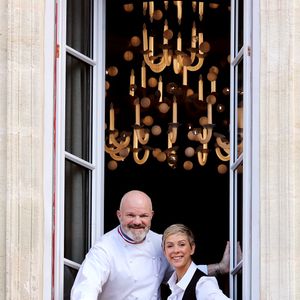 Exclusif - Le célèbre chef étoilé Philippe Etchebest et sa femme Dominique ouvrent un nouveau restaurant "La maison Nouvelle" dans le quartier très branché des Chartrons à Bordeaux, France, le 21 janvier 2022. © Fabien Cottereau/Bestimage