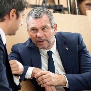 Le ministre de l'Éducation nationale Gabriel Attal et le directeur général d'Intermarché Thierry Cotillard lors du lancement de la mobilisation générale du monde de l'entreprise en faveur des stages de seconde à Pierrefitte-sur-Seine près de Paris le 30 novembre 2023 Photo par Eliot Blondet/ABACAPRESS.COM