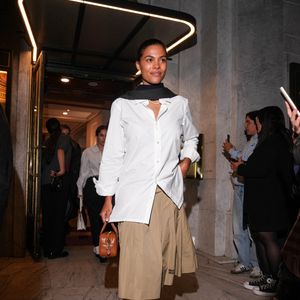 Tina Kunakey à la sortie de la soirée Miu Miu lors de la Fashion Week de Paris (PFW), le 1er octobre 2024 © Backgrid UK/ Bestimage