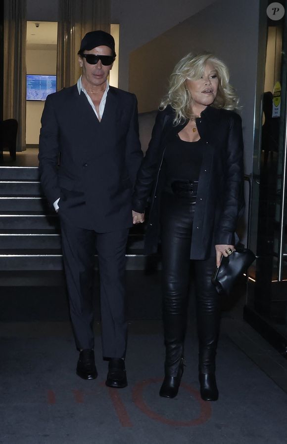Jocelyne (Jocelyn) Wildenstein et son mari Lloyd Klein vont dîner, main dans la main, à Los Angeles, le 23 mai 2023. (Backgrid USA / Bestimage)