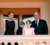 D'ordinaire assortie à sa fille, Charlene avait cette fois-ci choisi de faire matcher son look avec Albert et Jacques
Le prince Albert II de Monaco, La princesse Charlène de Monaco, Le prince Jacques de Monaco, marquis des Baux,, La princesse Gabriella de Monaco, comtesse de Carladès lors de la célébration de la fête de la Saint Jean sur la Place du Palais princier de Monaco, le 23 juin 2025.
La Saint Jean est à l'origine une fête païenne puis chrétienne. Pour les païens, c'était une fête qui célébrait les moissons. Une fois christianisée, cette fête est devenue celle du solstice d'été et donc la fête de la lumière.
© Bruno Bebert / Bestimage