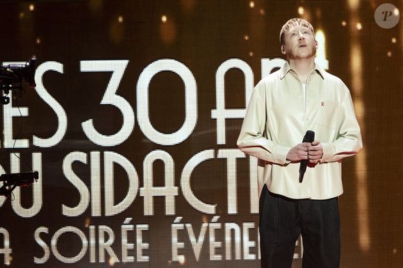 Exclusif - Eddy de Pretto lors de l'enregistrement de la soirée "Les 30 ans du sidaction - la soirée événement" au Grand Rex à Paris diffusée le 23 mars 2024 sur France 2
À l'occasion du week-end du Sidaction, qui aura lieu les 22, 23, 24 mars prochain, et pour célébrer cette édition anniversaire, cette soirée-événement mettra l'espoir à l'honneur. 
L'émission reviendra sur le combat de la pop culture, qui a permis de faire bouger les lignes ces trente dernières années. Accompagnée d'un orchestre symphonique, Line Renaud, en fil rouge de la soirée, sera entourée des fidèles du Sidaction P.Obispo, C.Dechavanne, M.Robin, JP.Gaultier, V. et D.Burki. Ils seront les passeurs d'histoires de cette grande soirée. À leurs côtés, de nombreux artistes se succéderont sur scène.
Des prestations uniques puisque chaque tableau a été conçu et chorégraphié spécialement pour l’occasion.

© Cyril Moreau / Coadic Guirec / Bestimage