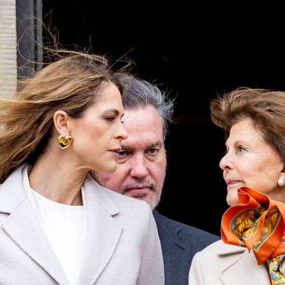 La reine Silvia de Suède, la princesse Madeleine de Suède,  Chris O´Neill, célèbrent l'anniversaire de Gustaf de Suède lors d'une parade militaire et en faisant une apparition au balcon du palais royal de Stockholm avec sa famille le 30 avril 2025. @Dana Press / Bestimage