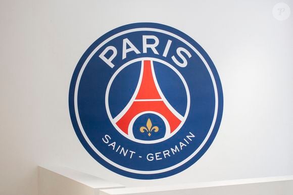 Pour lui, chaque match était vécu comme un grand moment familial : “je considère le PSG comme un membre de ma famille”

Illustration du pop up store éphémère à Paris (1er) du Paris-Saint-Germain, à l'occasion de la finale de la Ligue des champions (PSG vs Arsenal). Lou-Line Cottard / Bestimage