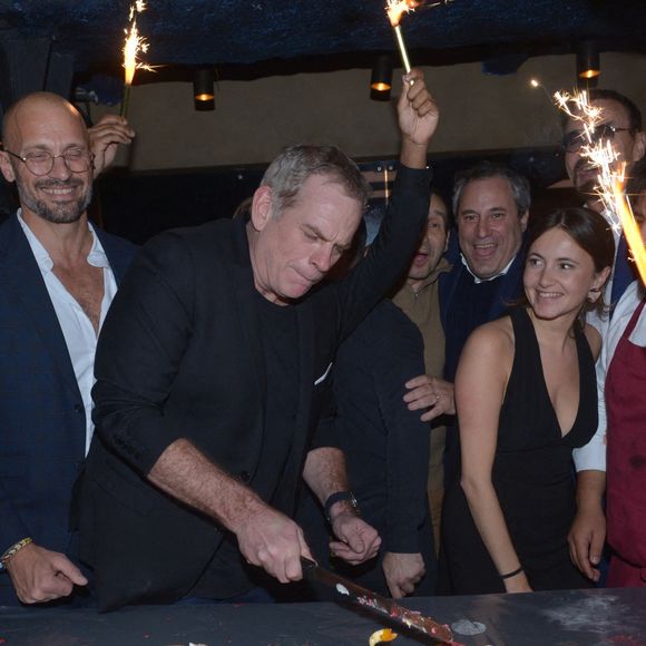 Des artistes comme Garou, Patrick Fiori ou le regretté Tchéky Karyo appréciaient la discrétion de cet établissement.

Exclusif - Loic Berardengo (directeur du Manko), Garou (Co-fondateur et associé Manko), Zinedine Soualem, Benjamin Patou (Président moma Group) - Soirée du 8ème anniversaire du restaurant "Manko" à Paris le 6 décembre 2023. © Rachid Bellak/Bestimage