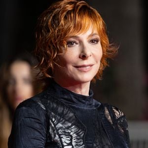 Si sa sortie est prévue le 30 octobre, certains fans pourront le découvrir trois jours plus tôt lors d'une expérience organisée dans plusieurs cinémas.

Mylène Farmer - Montée des marches du film "Dalloway" lors du 78ème Festival International du Film de Cannes, au Palais des Festivals à Cannes, le 15 mai 2025.
© Olivier Borde / Bestimage