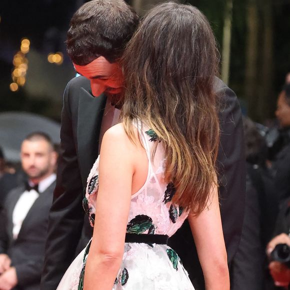 Karim Benzema et sa compagne Lyna Khoudri lors de la montée des marches du film « 13 jours 13 nuits » lors du 78ème Festival International du Film de Cannes. Le 23 mai 2025 
© Jacovides-Moreau / Bestimage