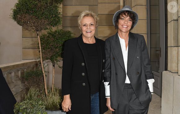 Avec Muriel, on avait une maison en Corse mais on commençait à envisager autre chose et on a alors vu la photo de la maison niçoise. 

Muriel Robin et sa compagne Anne Le Nen lors de la 1ère édition de la remise du prix "Line Renaud - Loulou Gasté", pour la recherche médicale, à la Maison de la Recherche à Paris. Le 25 octobre 2019 © Coadic Guirec / Bestimage