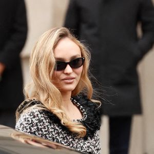 Ce mercredi 28 janvier 2025, à l'occasion de la Fashion Week, à Paris, l'interprète de "Tandem" et sa fille sont enfin réapparues officiellement ensemble... Et c'est une nouvelle fois pour Chanel, qu'elles se sont enfin montrées à nouveau toutes les deux : on a en effet aperçu Vanessa Paradis et Lily-Rose Depp à l'occasion de la présentation par la célèbre maison française de sa collection de haute-couture Printemps-Eté, au Grand Palais, à Paris.

Lily-Rose Depp au défilé Chanel 2 "Collection Haute Couture Printemps/Eté 2025" lors de la Fashion Week de Paris (PFW), le 28 janvier 2025. Christophe Clovis / Bestimage