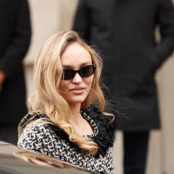Ce mercredi 28 janvier 2025, à l'occasion de la Fashion Week, à Paris, l'interprète de "Tandem" et sa fille sont enfin réapparues officiellement ensemble... Et c'est une nouvelle fois pour Chanel, qu'elles se sont enfin montrées à nouveau toutes les deux : on a en effet aperçu Vanessa Paradis et Lily-Rose Depp à l'occasion de la présentation par la célèbre maison française de sa collection de haute-couture Printemps-Eté, au Grand Palais, à Paris.

Lily-Rose Depp au défilé Chanel 2 "Collection Haute Couture Printemps/Eté 2025" lors de la Fashion Week de Paris (PFW), le 28 janvier 2025. Christophe Clovis / Bestimage