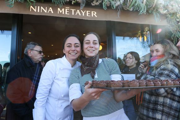 La meilleure pâtissière du monde Nina Métayer lors de l'inauguration de sa boulangerie-pâtisserie "Fournil par Nina" à La Rochelle, France, le 16 novembre 2024. © Jean-Marc Lhomer/Bestimage