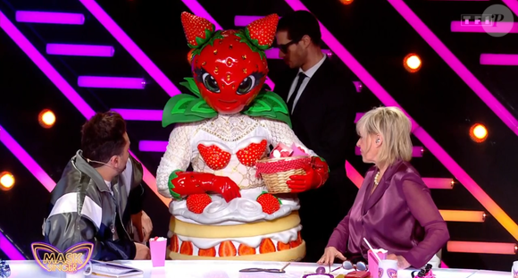 Gus était également le choix de Chantal Ladesou.  Mais le nom de Willy Rovelli est également sorti.

Le Fraisier, Deuxième prime de Mask Singer, capture d'écran TF1