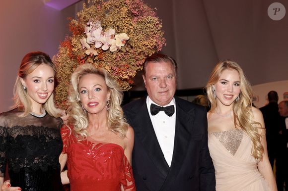 Charles et Camilla de Bourbon des Deux Siciles et leurs filles Maria Chiara et Maria Carolina durant la soirée de gala du 81ème Grand Prix de Formule 1 de Monaco, salle des Etoiles du Sporting de Monaco, le 26 mai 2024. © Claudia Albuquerque/Bestimage