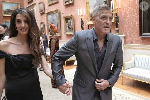 George Clooney et Amal Clooney lors de la réception en l'honneur des lauréats des King's Trust Awards au palais de Buckingham le 25 juin 2025  Stefan Rousseau/WPA-Pool/Bestimage