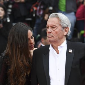 Alain Delon et sa fille Anouchka Delon - Montée des marches du film "A Hidden Life" lors du 72ème Festival International du Film de Cannes, le 19 mai 2019.  © Panoramic / Bestimage