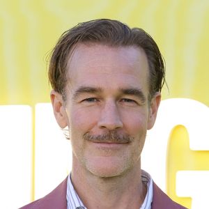 Dans une interview à "Today", l'acteur a mis les choses au clair. Il a expliqué clairement avoir "perdu tellement de poids à cause d'un virus intestinal pas lié au cancer".

James Van Der Beek aux USA le 14 mai 2025. Photo par Fati S/ABACAPRESS.COM