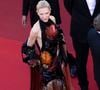 En effet, si nous avons pris l’habitude de voir l’actrice australo-américaine de 57 ans sur les écrans de cinéma, c’est à l’université que certains étudiants auront la chance de pouvoir la voir et, mieux encore, de l’avoir comme professeure.

Cate Blanchett - Montée des marches du film « Garance » lors du 79ème Festival International du Film de Cannes, le 17 mai 2026. © Camilla Canalini / Bestimage