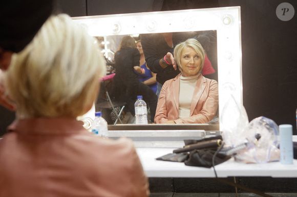 Exclusif - Evelyne Dhéliat - Backstage du défilé des 30 ans de l'Association "Ruban rose" à l'occasion d'octobre rose 2022 la campagne du mois de sensibilisation au cancer du sein en marge de la Fashion Week De Paris (PFW), au Trocadéro à Paris, France, le 1 octobre 2022. © Christophe Clovis/Bestimage