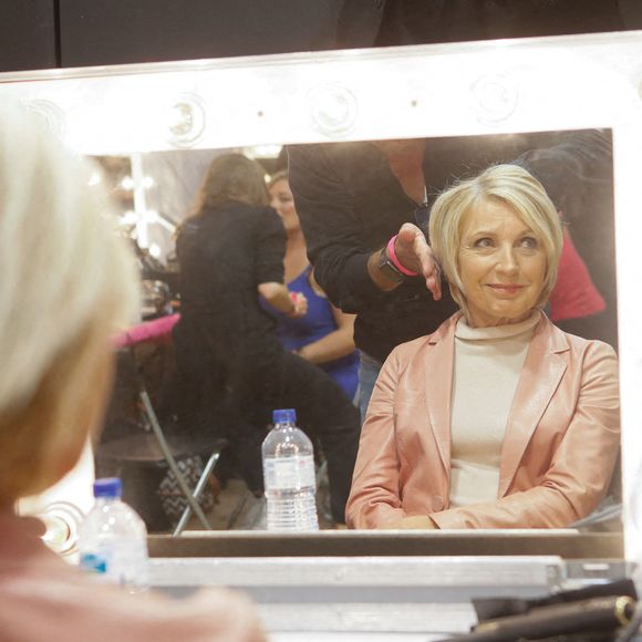 Exclusif - Evelyne Dhéliat - Backstage du défilé des 30 ans de l'Association "Ruban rose" à l'occasion d'octobre rose 2022 la campagne du mois de sensibilisation au cancer du sein en marge de la Fashion Week De Paris (PFW), au Trocadéro à Paris, France, le 1 octobre 2022. © Christophe Clovis/Bestimage
