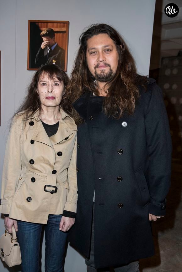 Bambou et son fils Lulu Gainsbourg à l'exposition itinérante Burberry "Here we are" dans les anciens locaux du journal Libération à Paris en marge des collections Haute-Couture printemps-été 2018 le 24 janvier 2018. I.Law devient égérie Burberry dans une campagne monde.
© Olivier Borde / Bestimage