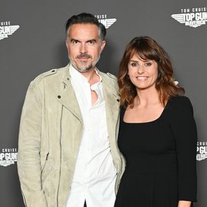 S'il est prêt à échanger son métier avec celui de son épouse ? Que nenni ! 

Faustine Bollaert et son mari Maxime Chattam - Avant-première du film "Top Gun Maverick" à l'UGC Normandie à Paris le 19 mai 2022. © Coadic Guirec/Bestimage